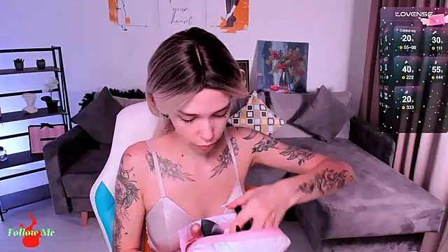 LeylaNoiry online show from 12.18.24