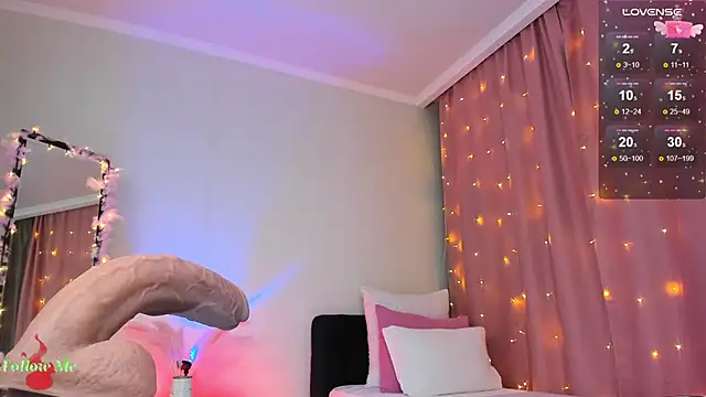 LeylaNoiry online show from 02.22.25