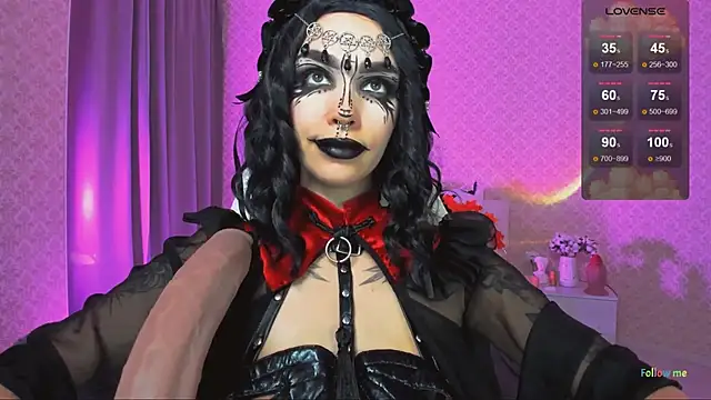 LeylaNoiry online show from 10.18.25