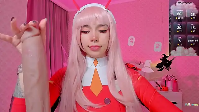 LeylaNoiry online show from 10.30.25