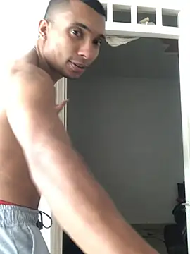 Snapshot of Aaronblack1_ chatting on 03.18.25 Aaronblack1 online show from 03.18.25