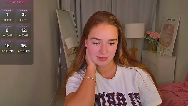 Snapshot of LovelyJessie chatting on 05.19.26 LovelyJessie online show from 05.19.26
