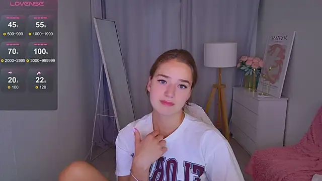 Snapshot of LovelyJessie chatting on 05.23.26 LovelyJessie online show from 05.23.26