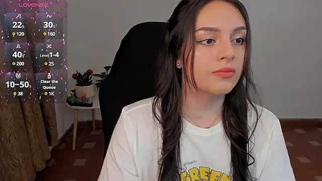 Snapshot of anaveleeez chatting on 12.12.24 anaveleeez online show from 12.12.24