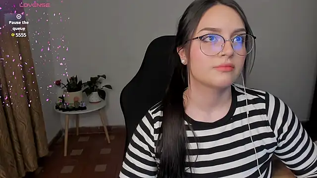 Snapshot of anaveleeez chatting on 01.14.25 anaveleeez online show from 01.14.25