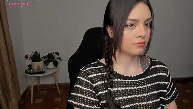 Snapshot of anaveleeez chatting on 02.02.25 anaveleeez online show from 02.02.25