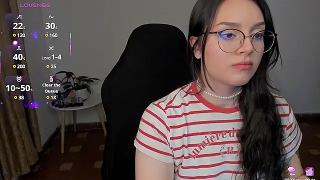 Snapshot of anaveleeez chatting on 02.13.25 anaveleeez online show from 02.13.25