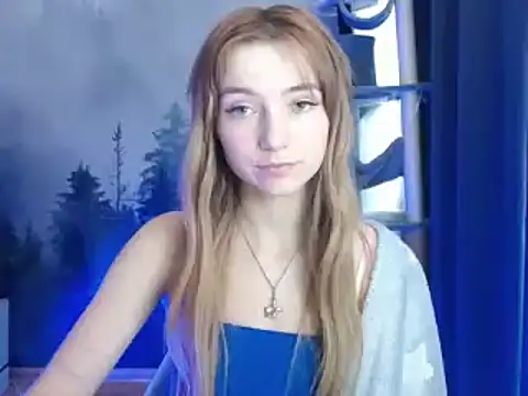 LuciaYoung online show from 01.07.25