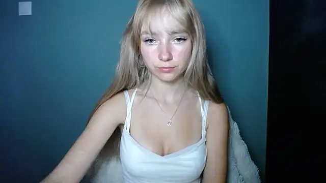 LuciaYoung online show from 09.13.25