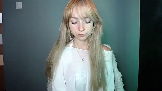 LuciaYoung online show from 09.23.25