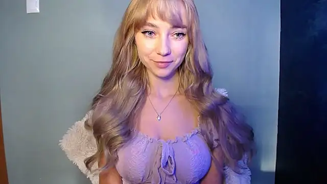 LuciaYoung online show from 10.27.25