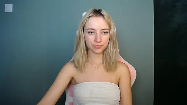Snapshot of LuciaYoung chatting on 07.07.26 LuciaYoung online show from 07.07.26