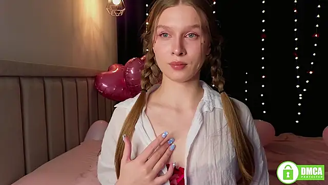 Snapshot of CutieBeauty chatting on 02.14.26 CutieBeauty online show from 02.14.26