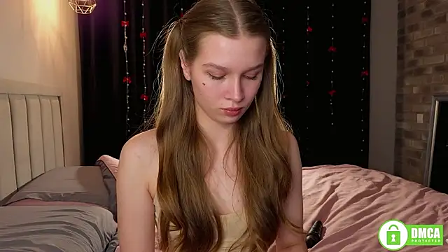 Snapshot of CutieBeauty chatting on 02.17.26 CutieBeauty online show from 02.17.26