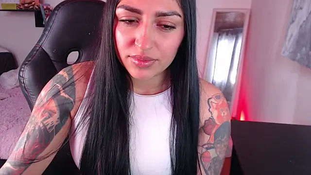 Snapshot of MissDennise chatting on 09.20.25 MissDennise online show from 09.20.25