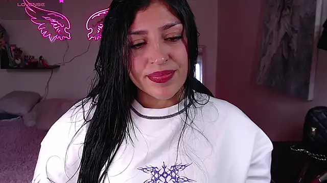 Snapshot of MissDennise chatting on 10.18.25 MissDennise online show from 10.18.25