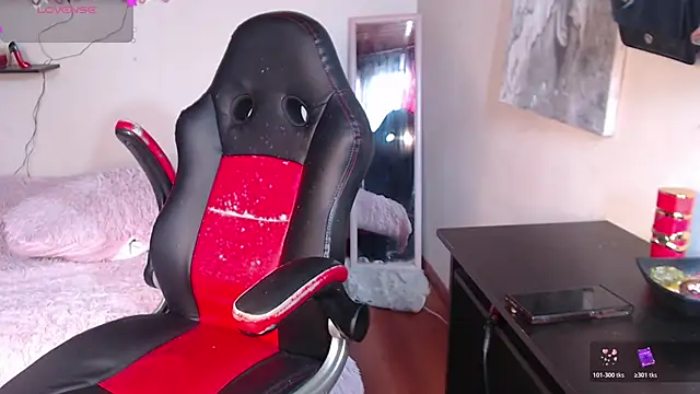 Snapshot of MissDennise chatting on 10.24.25 MissDennise online show from 10.24.25