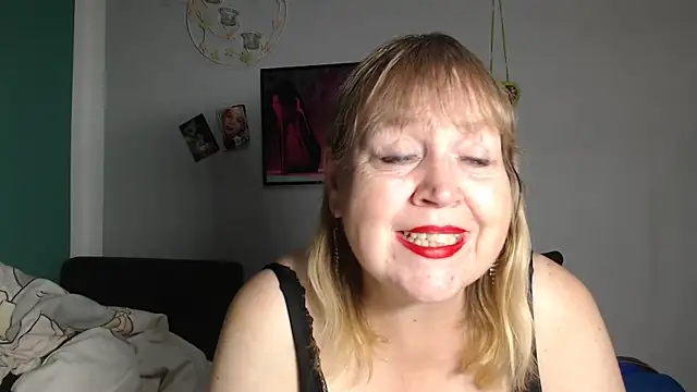 Snapshot of Blasflittchen chatting on 10.05.25 Blasflittchen online show from 10.05.25