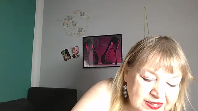 Snapshot of Blasflittchen chatting on 10.13.25 Blasflittchen online show from 10.13.25