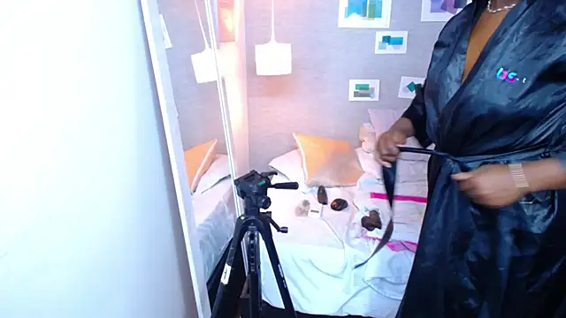 Snapshot of kiara_evanss chatting on 02.28.25 kiara evanss online show from 02.28.25