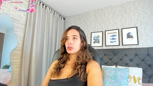 emma  smith1 online show from 03.13.25