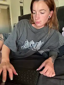 Laurahorney xo online show from 09.12.25