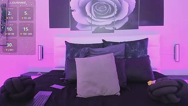 isabella simons online show from 12.20.25