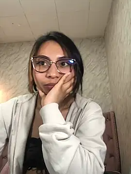 Snapshot of XSmaggiiee chatting on 12.18.24 XSmaggiiee online show from 12.18.24