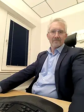 tom-swede online show from 11.24.25