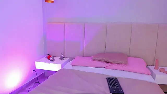 sofia pamela online show from 12.27.24