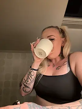 QueenOfFknBj online show from 12.22.24