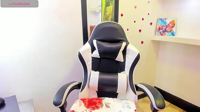 sara winehouse1 online show from 04.29.26