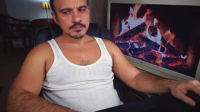 Snapshot of officeman7 chatting on 01.08.25 officeman7 online show from 01.08.25