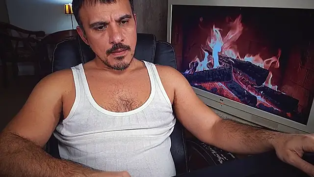 Snapshot of officeman7 chatting on 01.09.25 officeman7 online show from 01.09.25