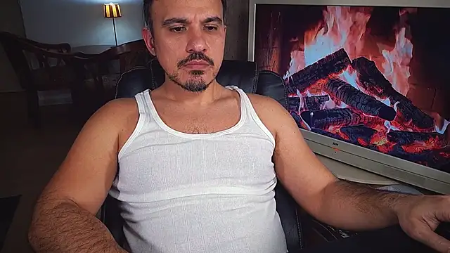 Snapshot of officeman7 chatting on 02.05.25 officeman7 online show from 02.05.25