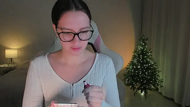 Sonia moon  online show from 12.08.24