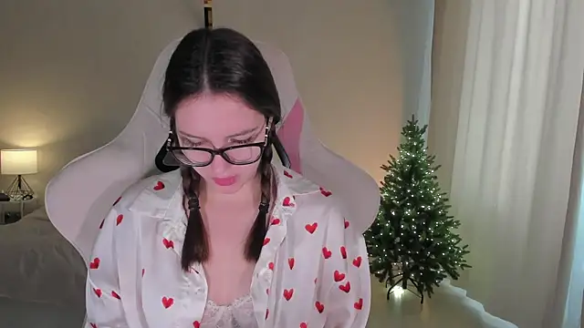 Sonia moon  online show from 01.06.25