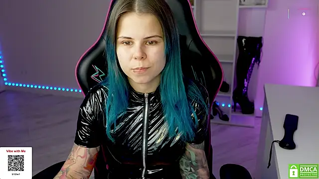 Latex Kitty online show from 12.20.25