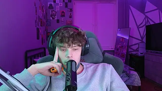 DENIS HERE online show from 02.12.25