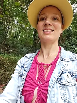 Exhibitionsplit online show from 09.15.25