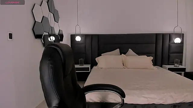 SussanElliot online show from 10.22.25