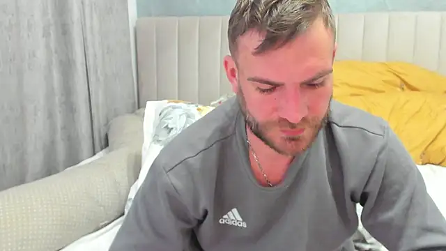 Snapshot of 10in_deluxe chatting on 02.11.25 10in deluxe online show from 02.11.25