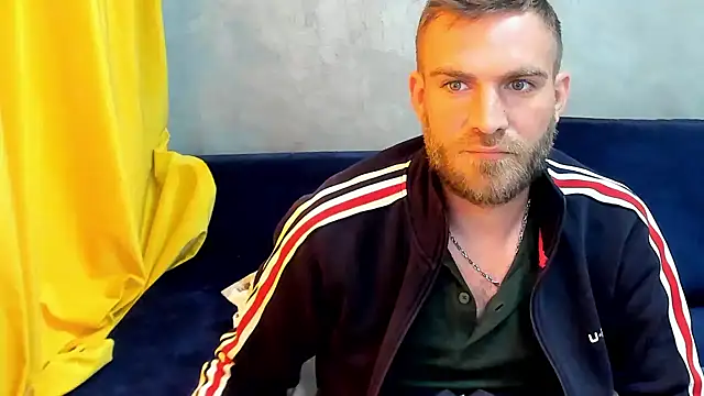 Snapshot of 10in_deluxe chatting on 03.22.25 10in deluxe online show from 03.22.25