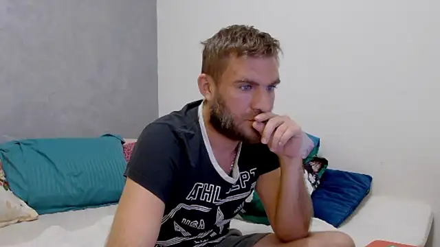 Snapshot of 10in_deluxe chatting on 09.29.25 10in deluxe online show from 09.29.25