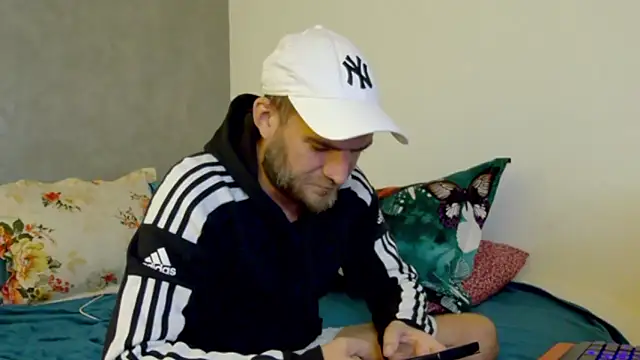 Snapshot of 10in_deluxe chatting on 10.01.25 10in deluxe online show from 10.01.25