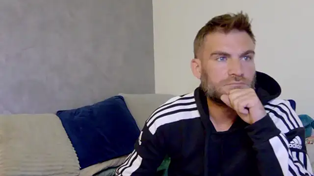 Snapshot of 10in_deluxe chatting on 10.02.25 10in deluxe online show from 10.02.25