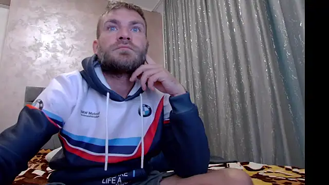 Snapshot of 10in_deluxe chatting on 11.06.25 10in deluxe online show from 11.06.25