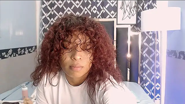 Naomi Tylers online show from 10.04.25