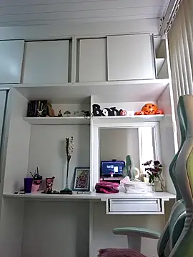 Snapshot of Ahrya_ chatting on 10.31.25 Ahrya online show from 10.31.25