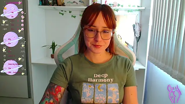 Snapshot of Ahrya_ chatting on 11.11.25 Ahrya online show from 11.11.25